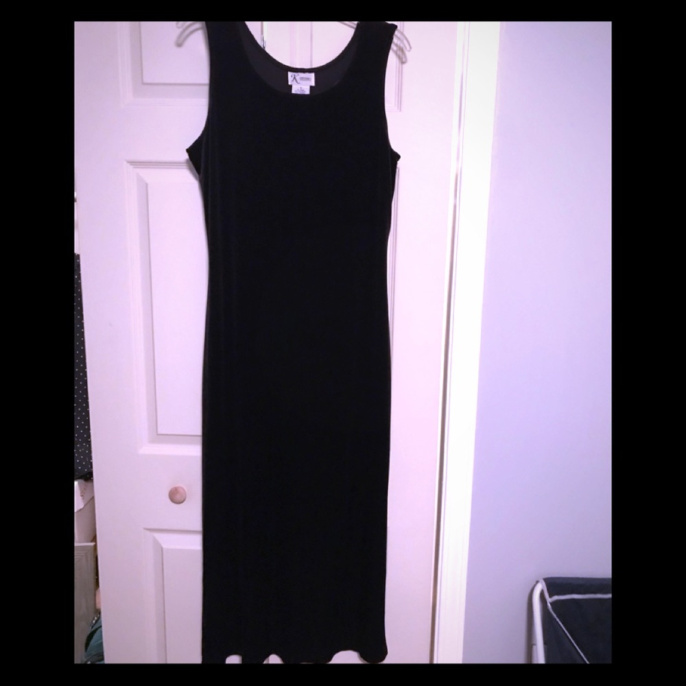 Sleeveless velvet floor length gown
